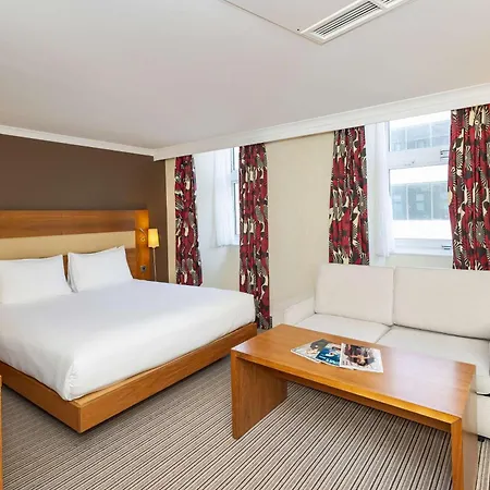 Hotel Hilton London Olympia Exterior foto